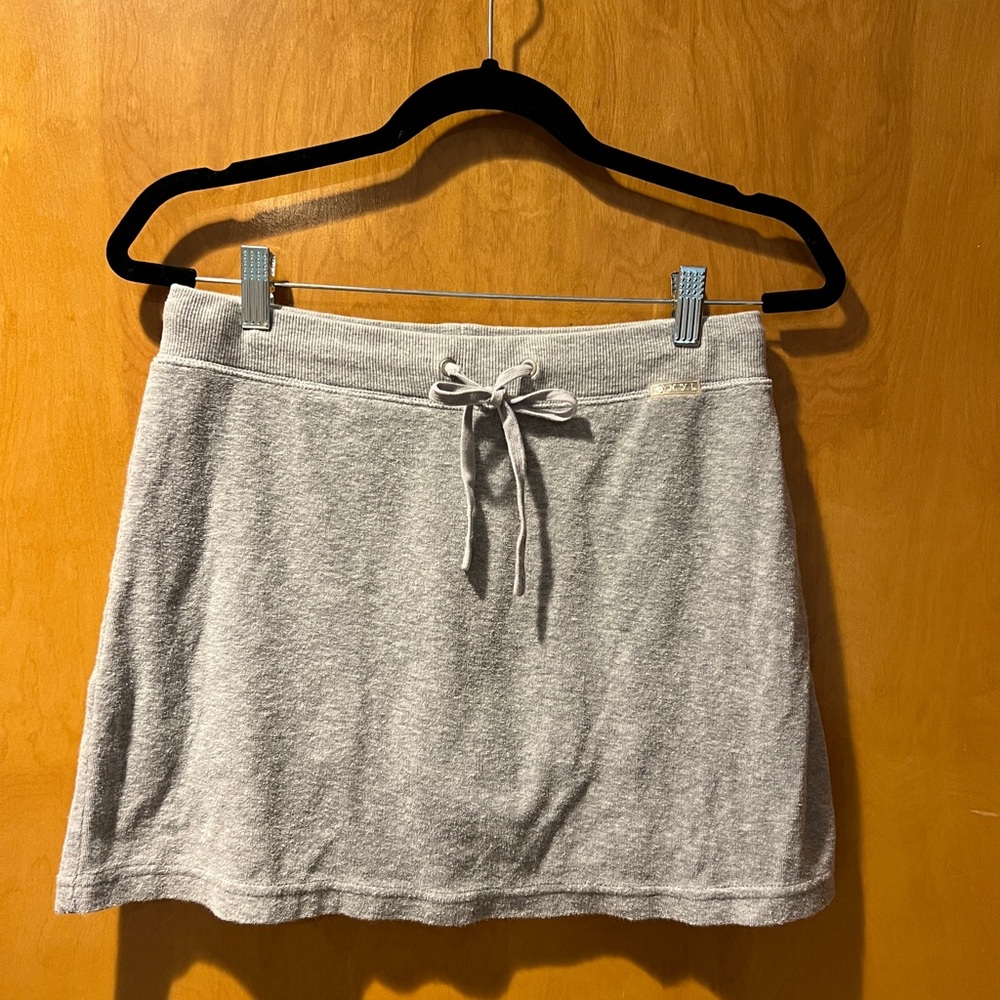 Towel-like terry cloth gray New York Laundry Mini Skort with tie